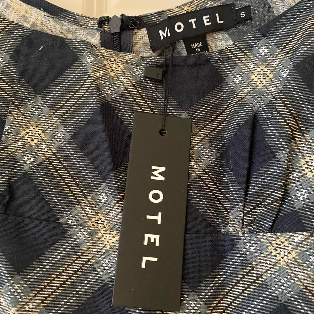 NWT MOTEL ROCKS DRESS - Picture 4 of 6